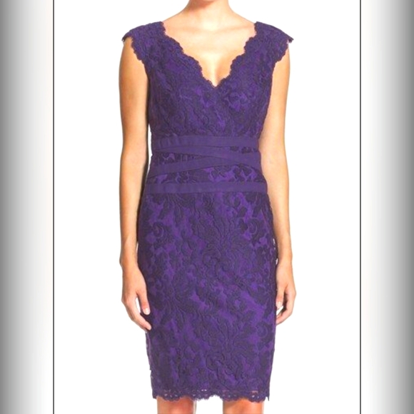 Tadashi Shoji Dresses & Skirts - Tadashi Shoji embroidered lace sheath knee-length dress size 8